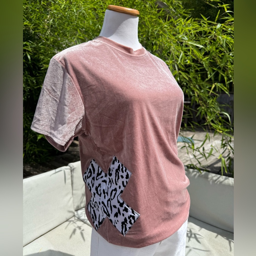 PRODUCE Pink Velvet w/ Leopard Accent Women's Top
